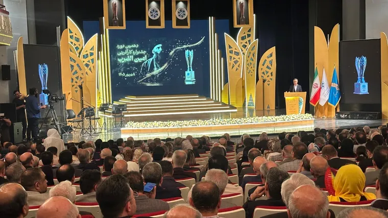 نجفی‌عرب: اقتصاد زمان جنگ را نمی‌توان با قوانین زمان صلح اداره کرد | انبارها کالا دارند ولی مردم قدرت خرید ندارند