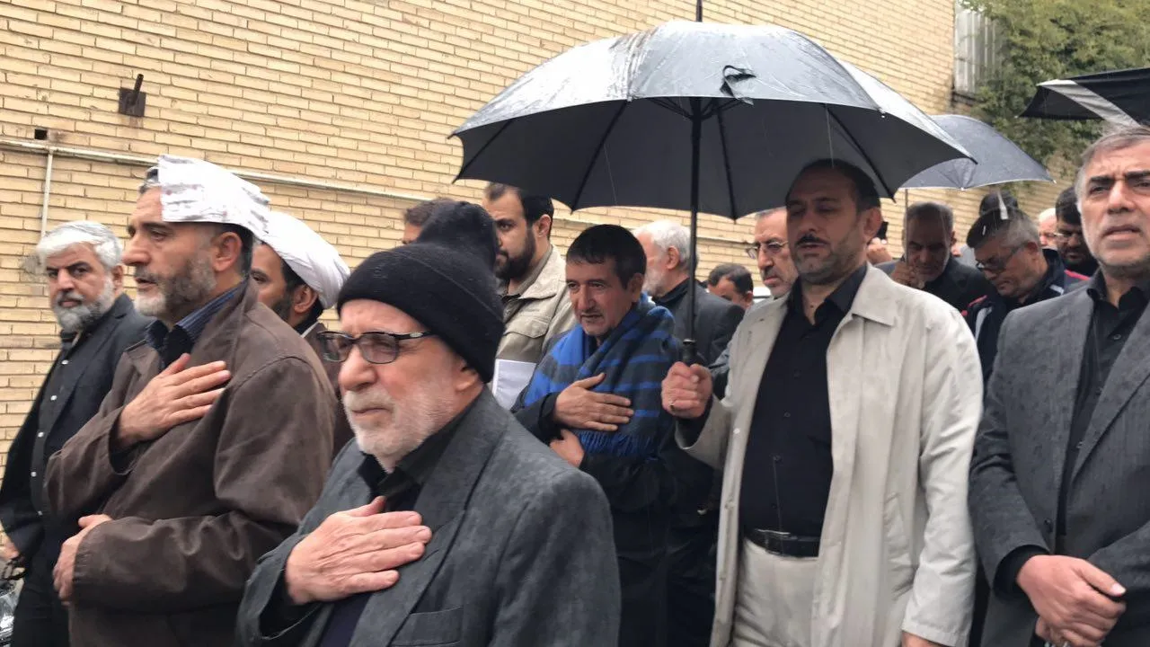 احمدی‎نژاد در سوگ برادر +عکس