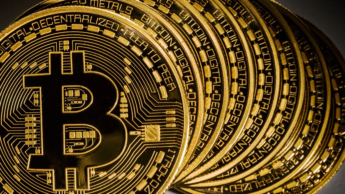 Here Are the Big Names Who Are Backing and Slamming Bitcoin
