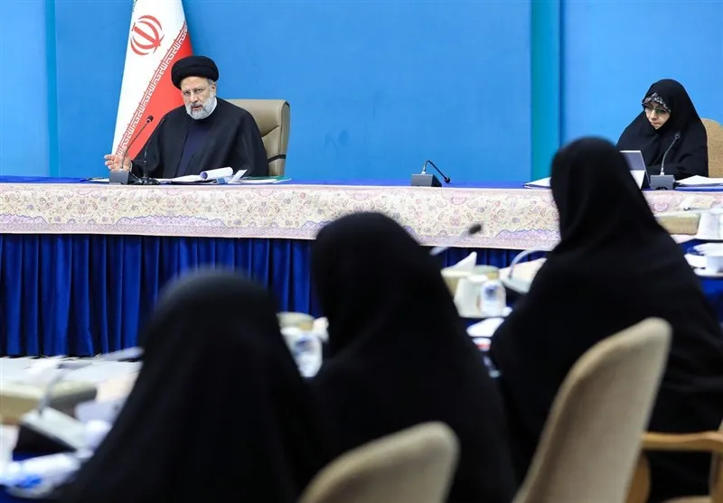 رییسی: مشاوران بجای خط گرفتن از برخی محافل بیگانه، بر اساس موازین اسلامی مشاوره دهند