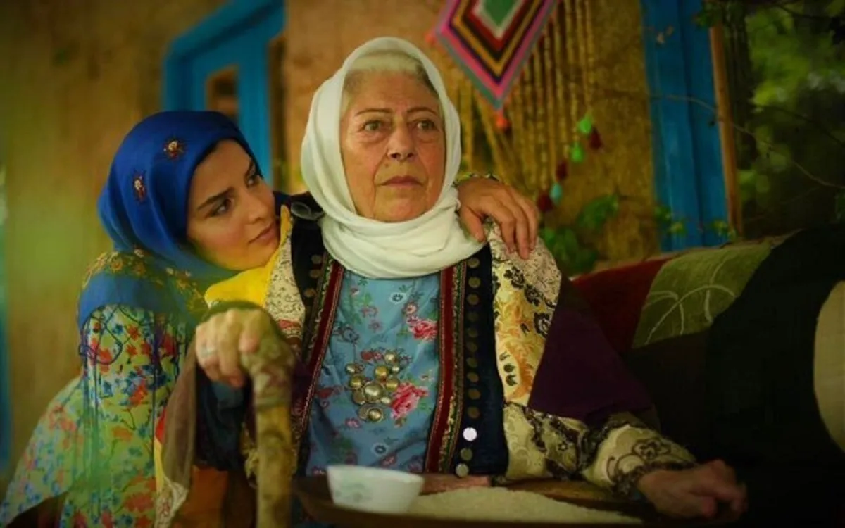 ژست بامزه قربان، طلا، سوسن و زیبا در پشت‌صحنه سریال سوجان+ عکس