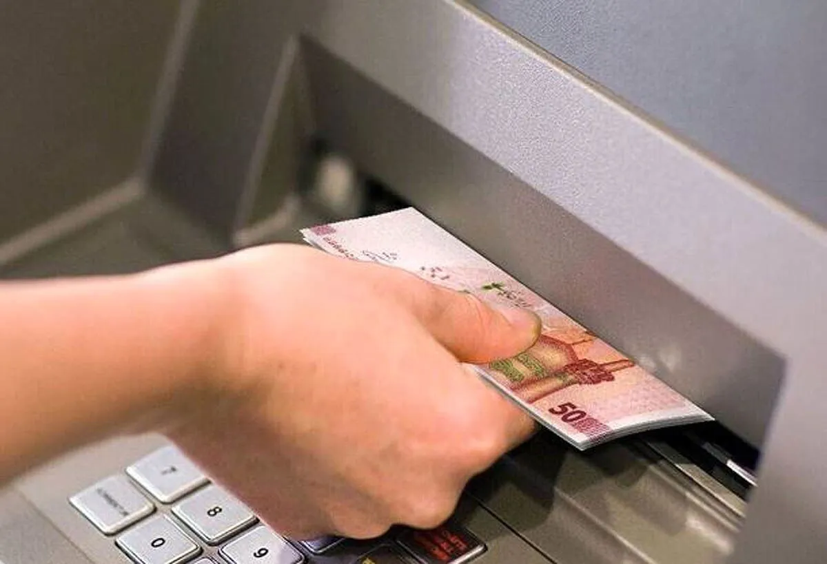 چرا برخی بانک‌ها پول نقد ندارند؟