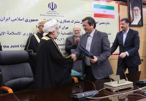 امضاء تفاهم نامه همکاری بیمه‌مرکزی و وزارت تجارت عمان