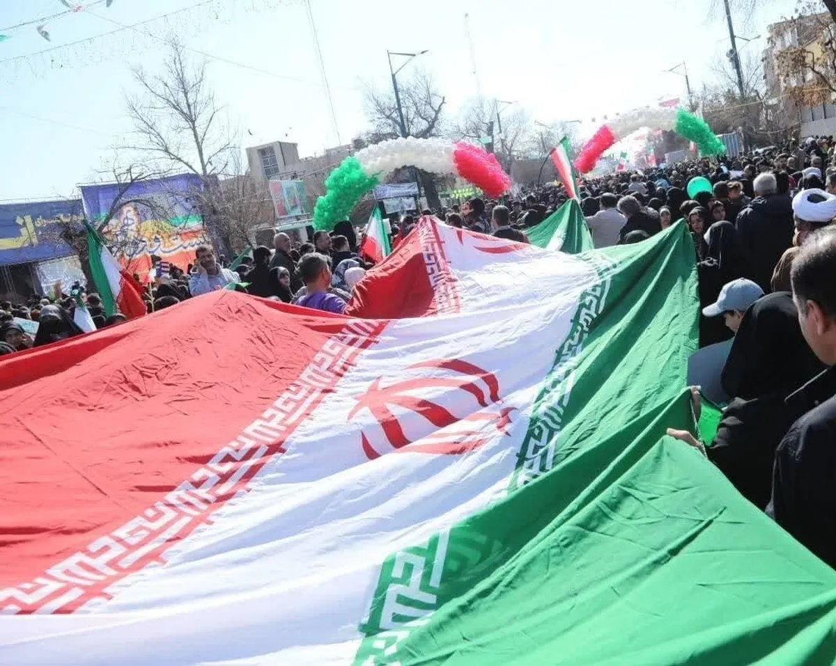 عذرخواهی گزارشگر صداوسیما پس از سوتی جنجالی‌اش در گزارش راهپیمایی ۲۲ بهمن + فیلم