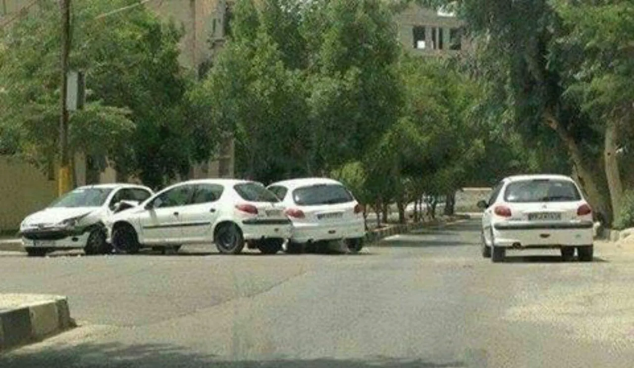 تصادف سه خودرو پژو‌۲۰۶ سفید باهم +عکس