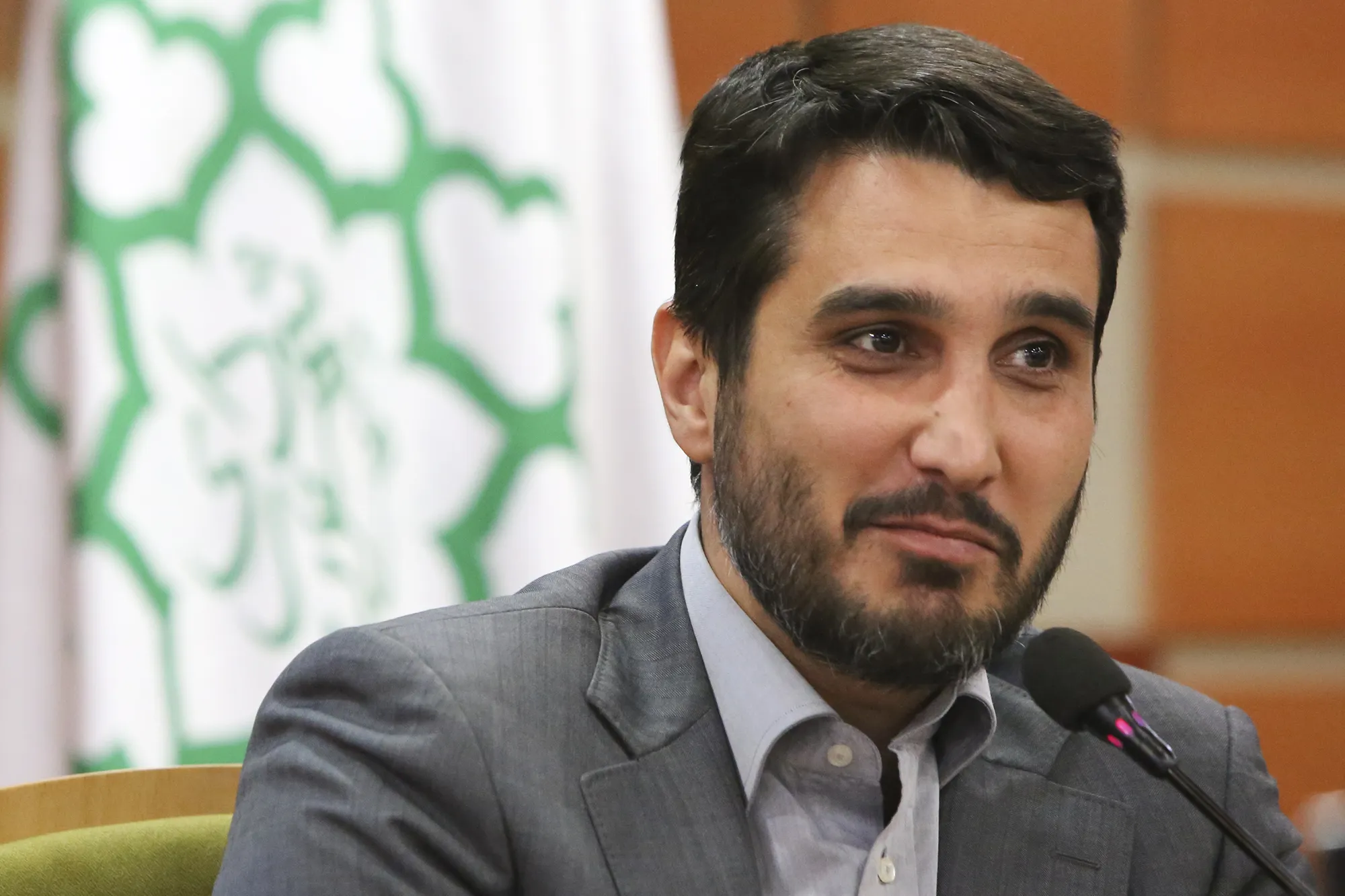 بازداشت یکی از کارمندان دفتر شهردار تهران