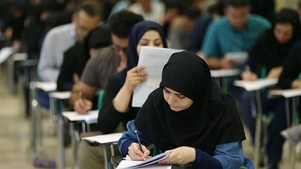 برگه امتحانات نهایی را چه کسی تصحیح می‌کند؟