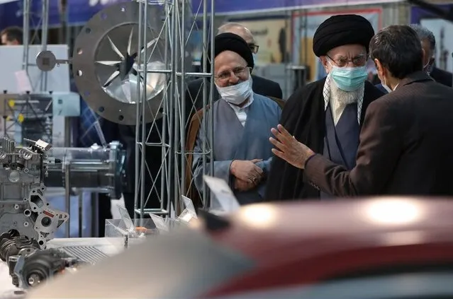 بازدید رهبر معظم انقلاب از نمایشگاه توانمندی های صنعتی