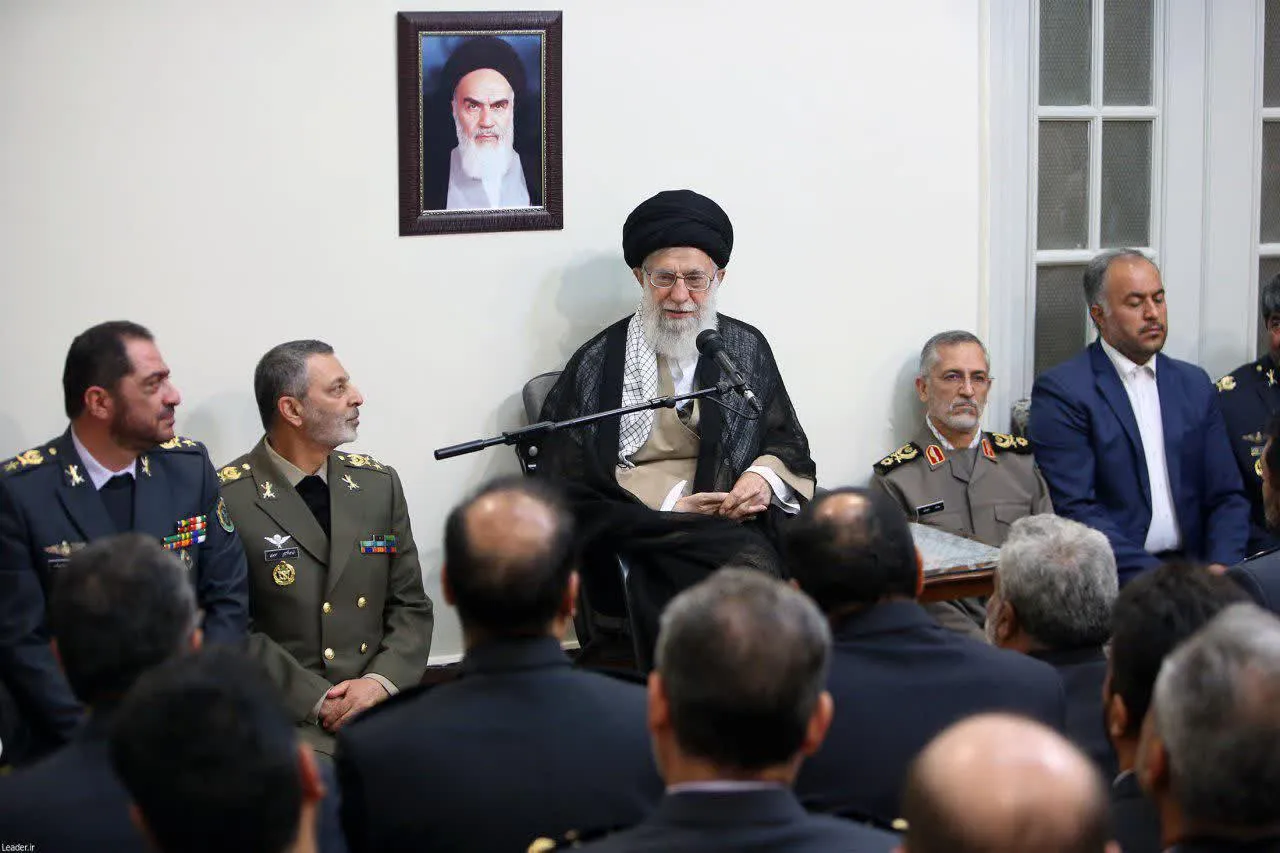 رهبر انقلاب: احتمال وقوع جنگ نظامی وجود ندارد/ قرارگاه پدافند هوایی 