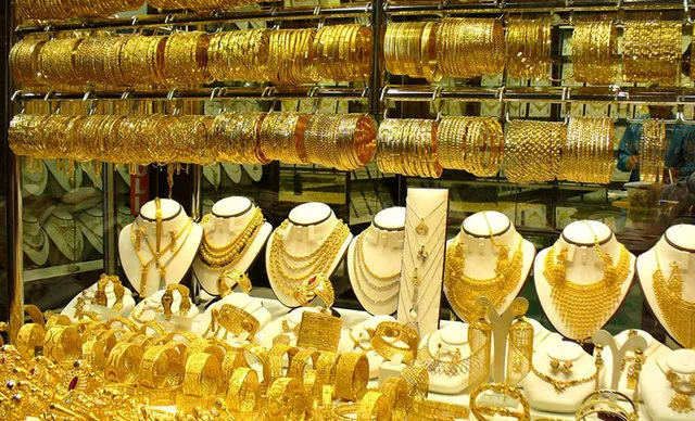 عقب‌نشینی طلای جهانی به پایین ۱۳۰۰ دلار