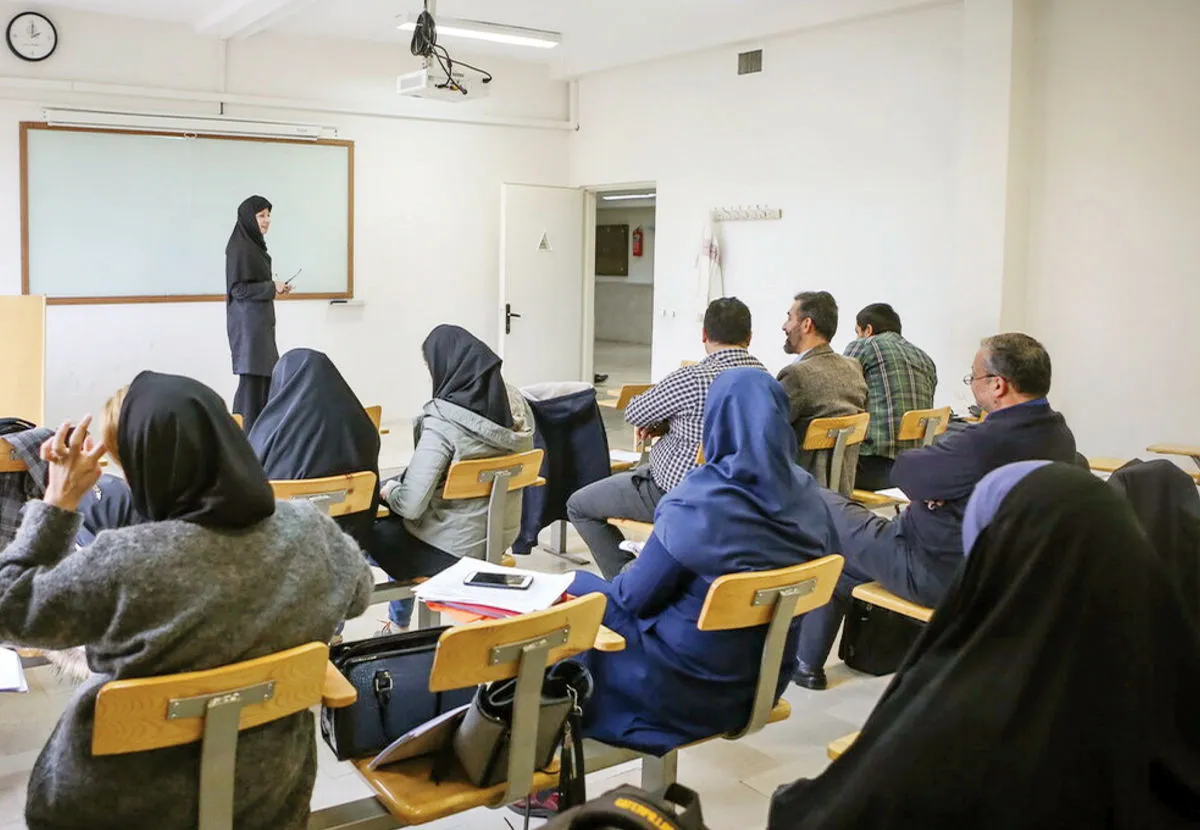 چند درصد دانشجویان در دانشگاه دولتی تحصیل می کنند؟