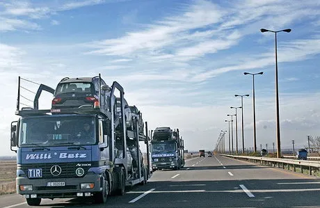 ممنوعیت واردات خودروهای لوکس ادامه دارد