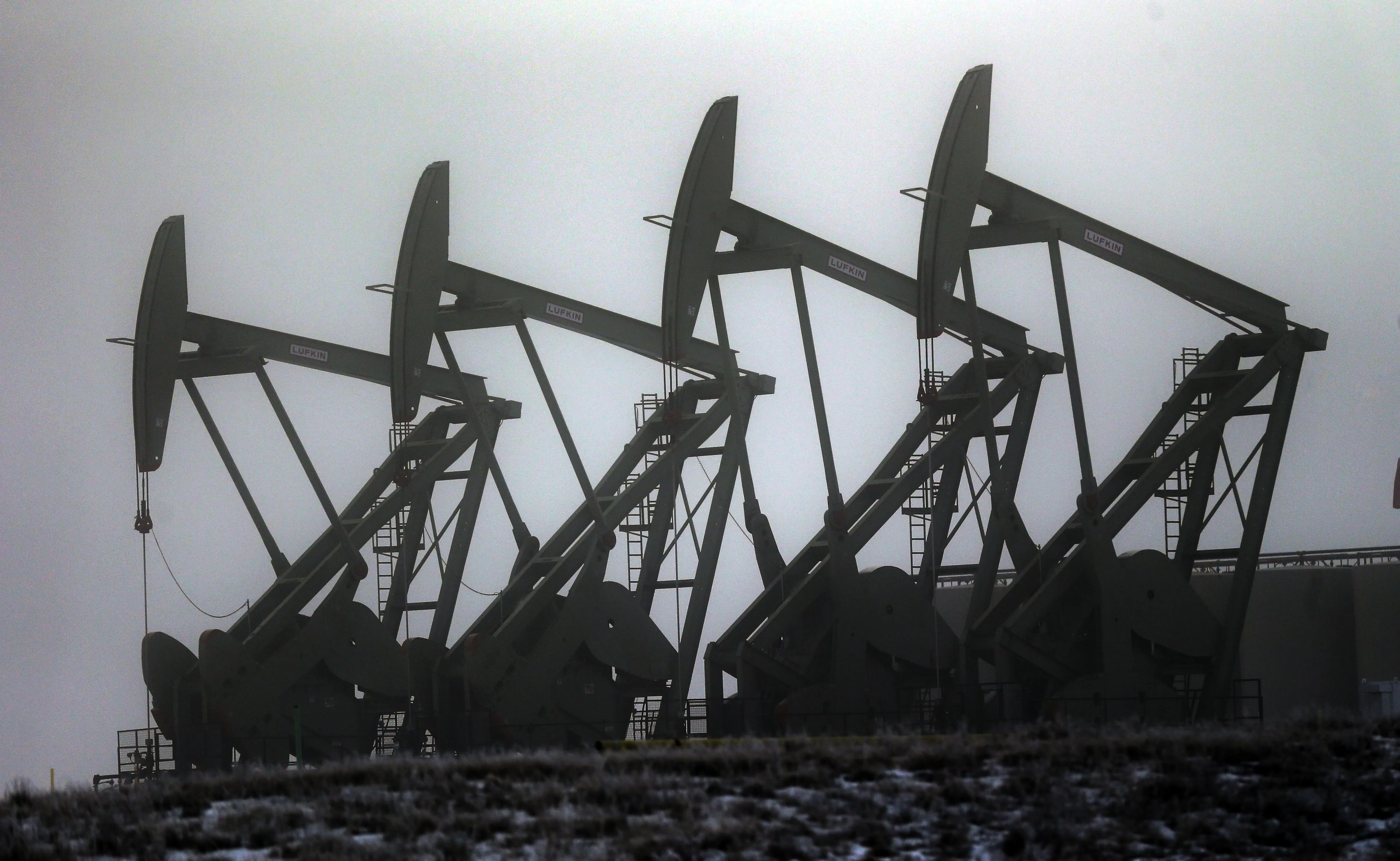 Oil Slips as Gulf Diplomatic Clash Seen to Have Limited Impact