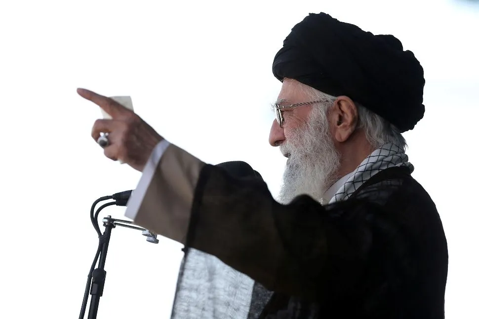 Supreme Leader warns of any wrong move concerning JCPOA