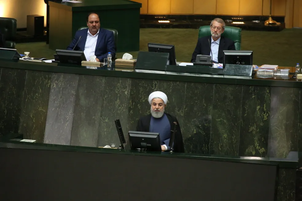 پایان جلسه سوال از رییس جمهور/ نمایندگان از 4 پاسخ روحانی قانع نشدند