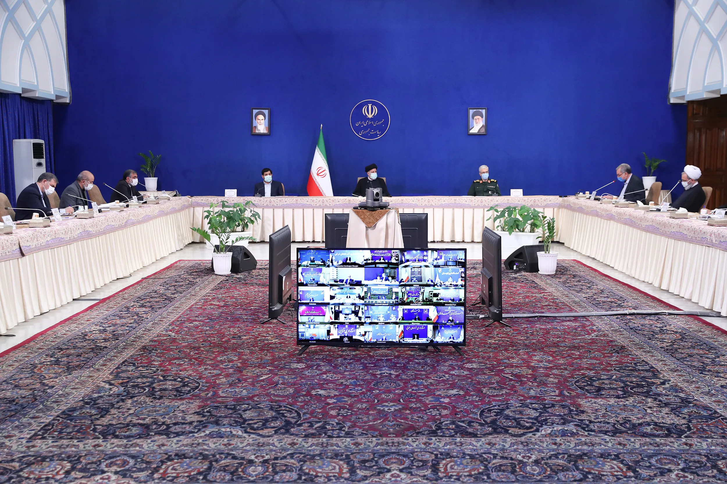 شتاب در واکسیناسیون دانش آموزان ضروری است / محدودیت های هوشمند به تدریج جایگزین تعطیلی ها می شود