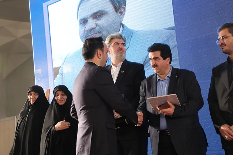 پژوهشگران برتر دانشگاه آزاد اسلامی مورد حمایت بانک رفاه کارگران قرار می گیرند