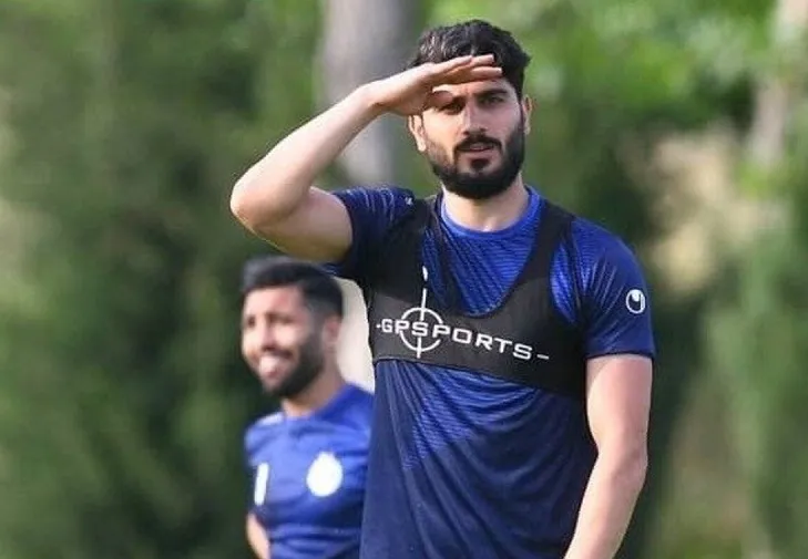 مدافع جنجالی استقلال در آستانه بستن قرارداد با پرسپولیس