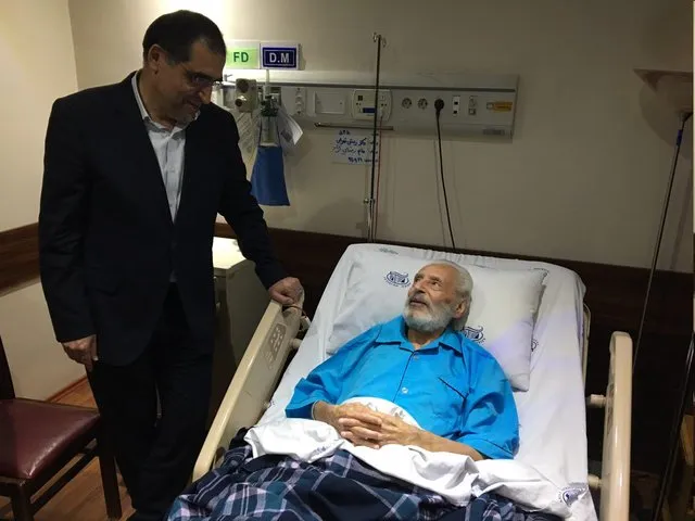 عیادت وزیر بهداشت از جمشید مشایخی +عکس