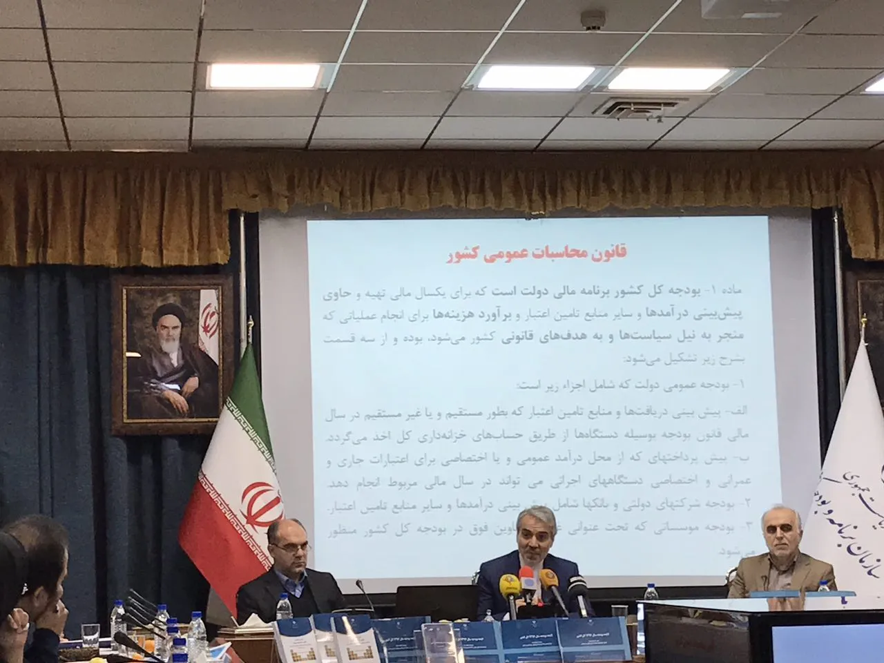 پیش بینی درآمد ١١١ هزار میلیارد تومانی نفت در بودجه سال آینده/ قیمت بنزین بالا نمی‌رود