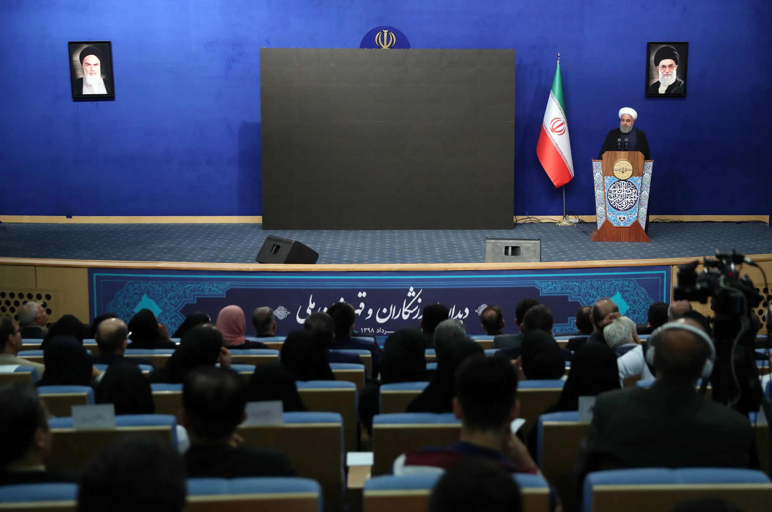 اگر در جنگ با آمریکا امیدوارانه بایستیم، پیروز می‌شویم/ تنها در چارچوب مقررات بین‌المللی مذاکره می‌کنیم