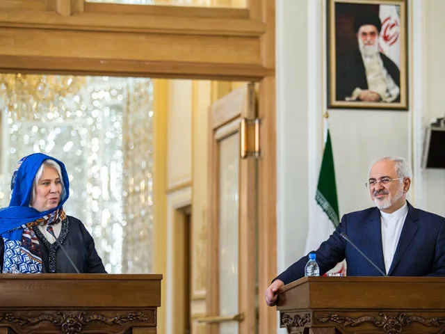 حجاب وزیر خارجه استونی در تهران +عکس