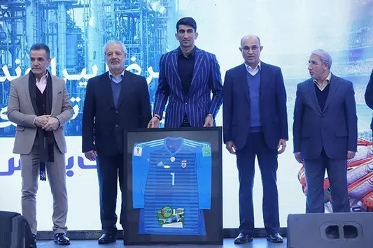 بیرانوند پیراهنش را حراج کرد +عکس