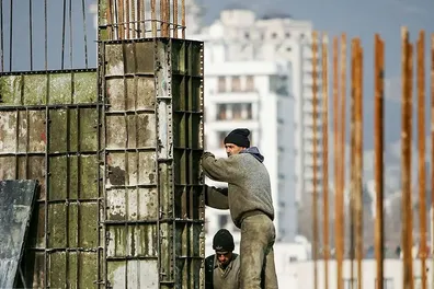 کارگران-دهک-های-یک-تا-چهار-خانه-دار-می-شوند-وام-500-میلیونی-با-بازپرداخت-20-ساله-در-راه-است