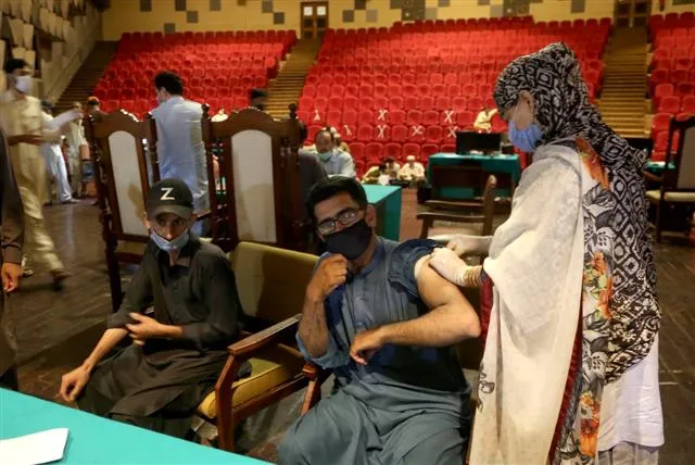قطع تلفن و حقوق ماهانه کسانی که واکسن نمی زنند