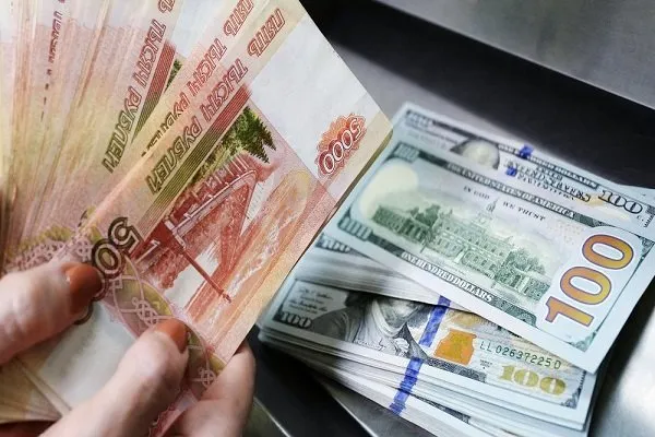 انتقال پول فروش نفت به داخل کشور قابل دفاع است