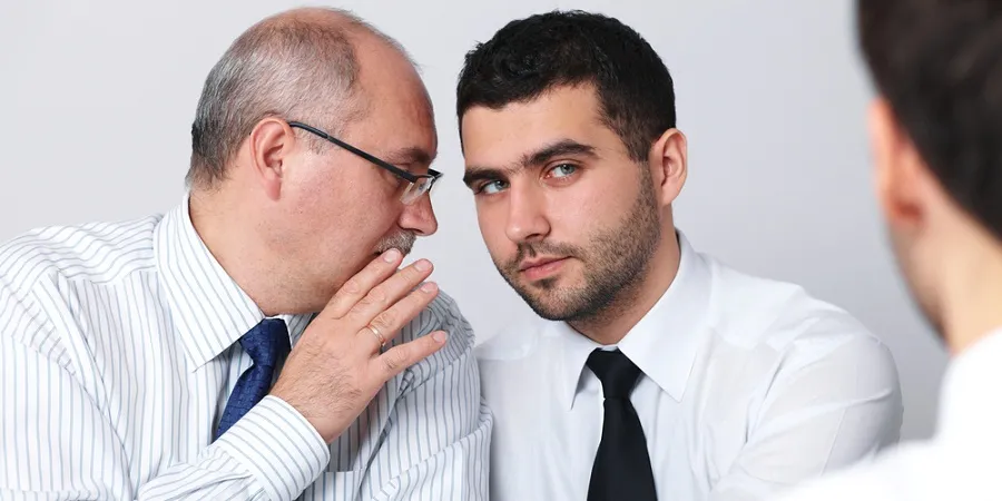 با این رفتارها در محیط کارتان بی ارزش می شوید
