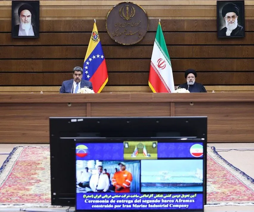 رییسی: دو نفتکش دیگر به ونزوئلا می دهیم / مادورو: با دیدن کشتی یاد فرمانده چاوز افتادم
