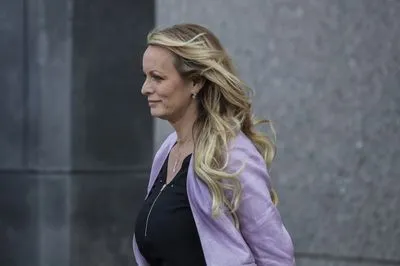 Trump Calls Sketch of Stormy Daniels's Threatener a ‘Con Job’