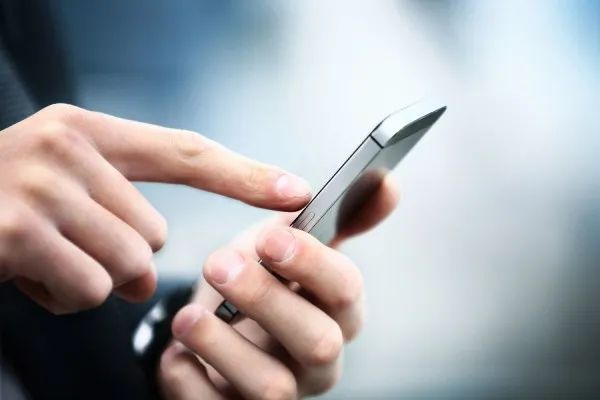 چرا باید گوشی های تلفن همراه را کنار بگذاریم؟