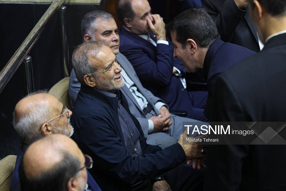 وزیر نفت ساعاتی قبل از استعفا کنار پزشکیان+ عکس
