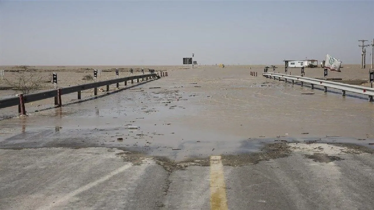 سیلاب ۳ مسیر در جنوب سیستان و بلوچستان را مسدود کرد