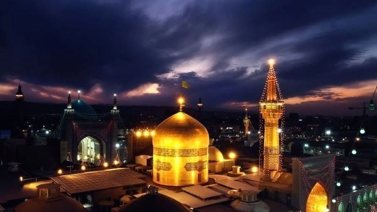 قرائت دعای توسل برای سلامتی مسئولان کشوری در حرم رضوی + ویدئو