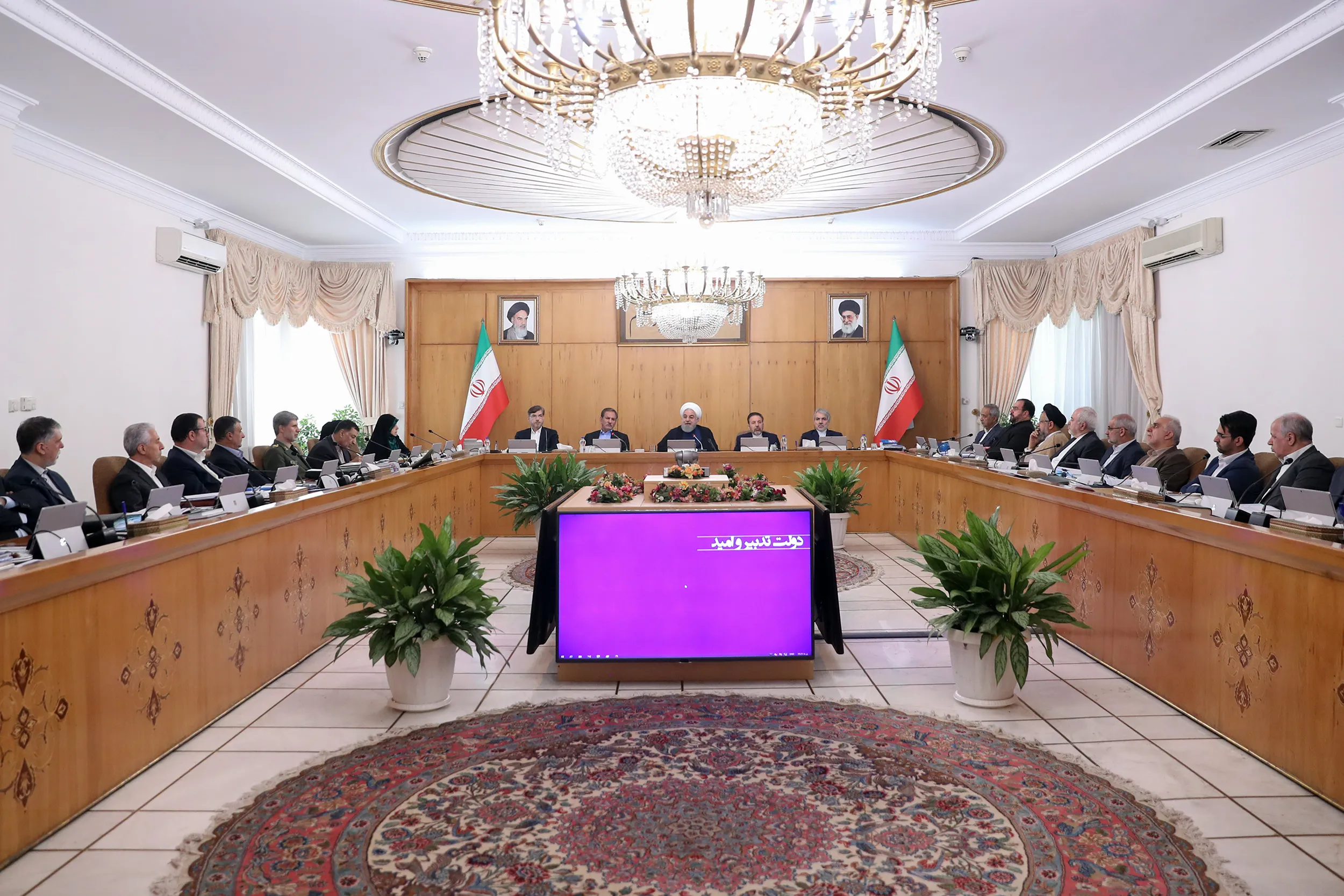 روحانی: ارزش پول ملی نسبت به مهر پارسال 40درصد افزایش داشته است/ توطئه دشمنان را در نیویورک در هم شکستیم و نشان دادیم ایران از مذاکره فرار نمی‌کند