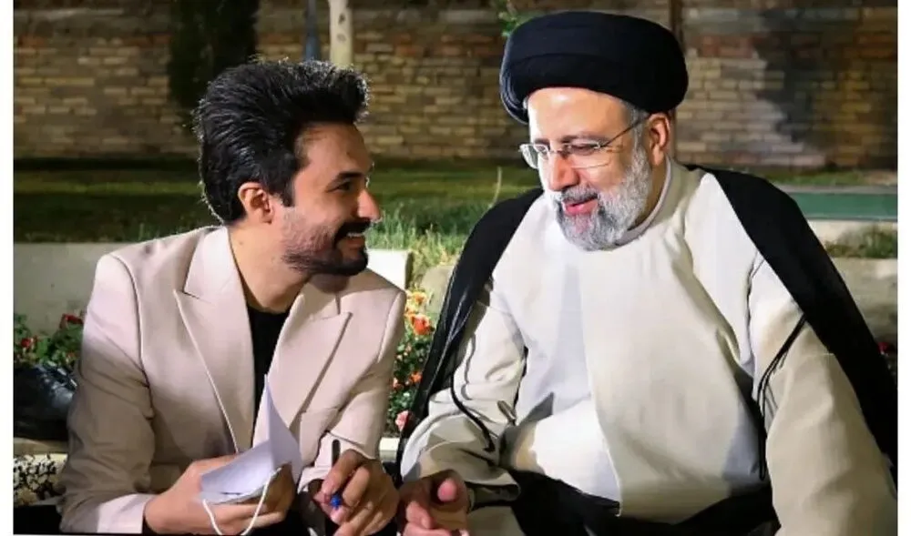 اذان گفتن یک خواننده پاپ در افطاری رییس جمهور + فیلم