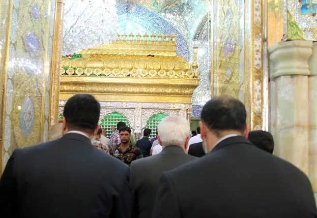 ظریف در حرم امیرالمومنین(ع) +تصاویر