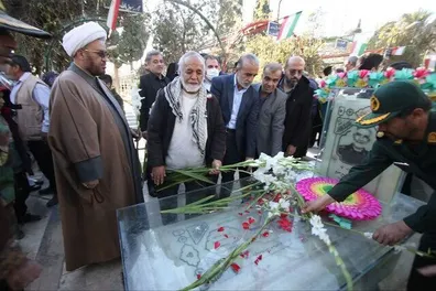 قبور-شهدای-فارس-گلباران-شدند