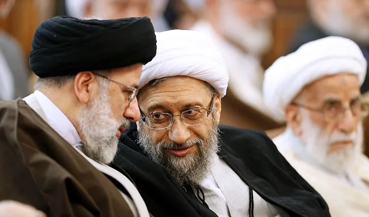 شوخی آیت الله آملی لاریجانی با آیت‌الله جنتی +فیلم