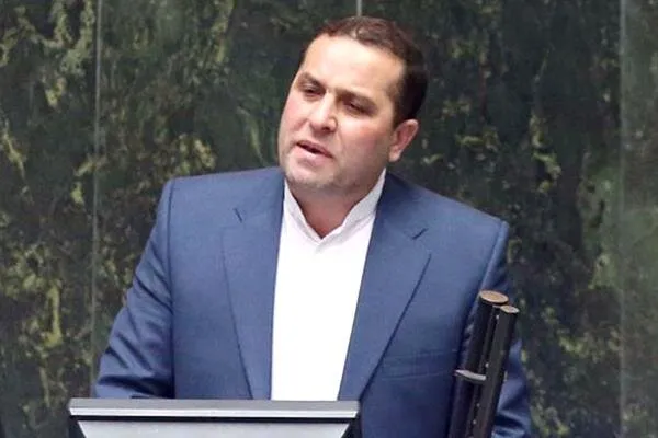 امروز مجلس بین دفن خود و ماندن وزیر باید یکی را انتخاب کند/ شما نماینده مردم هستید یا دولت؟!