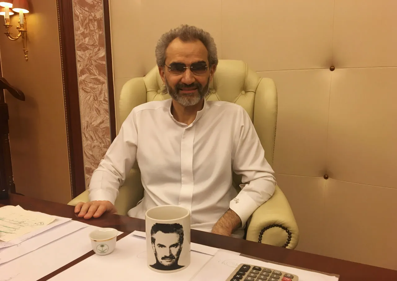 فوتبال بازی کردن شاهزاده سعودی + فیلم