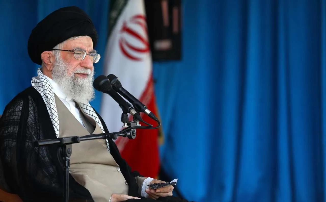 بیانات رهبر انقلاب اسلامی درباره قانون منع به‌کارگیری بازنشستگان +فیلم