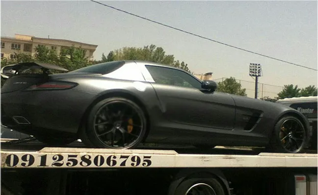 بنز اس ال اس ۵ میلیاردی در راه خانه +عکس