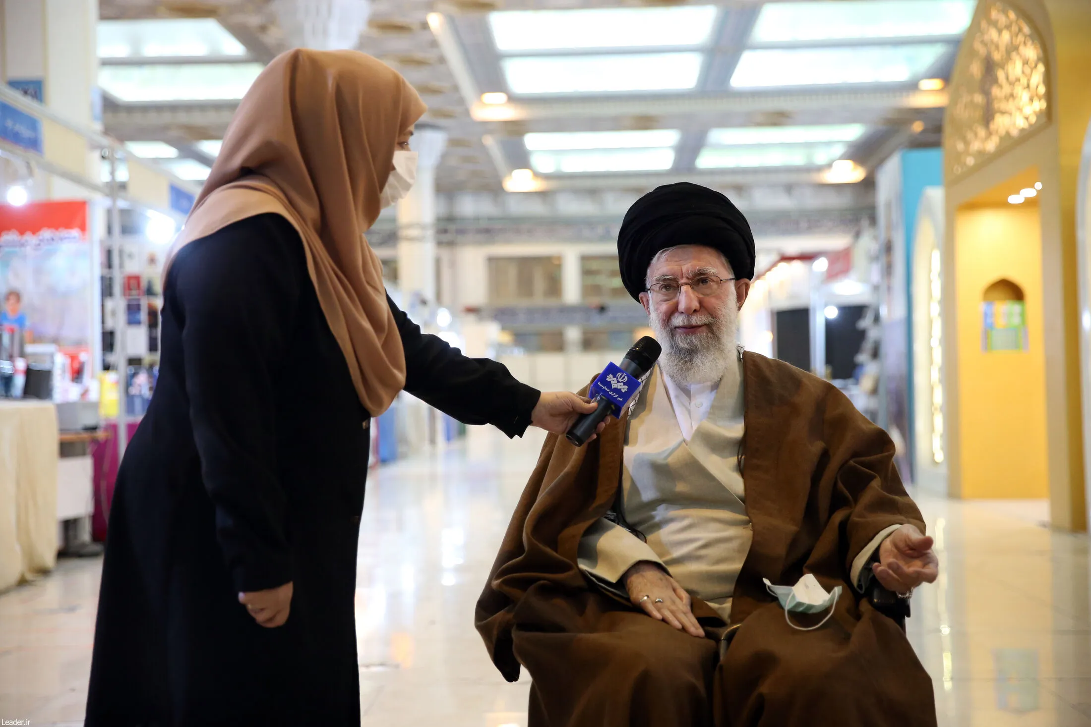 رهبر معظم انقلاب: به رغم گسترش فضای مجازی، کتاب همچنان در جایگاه والای خود قرار دارد