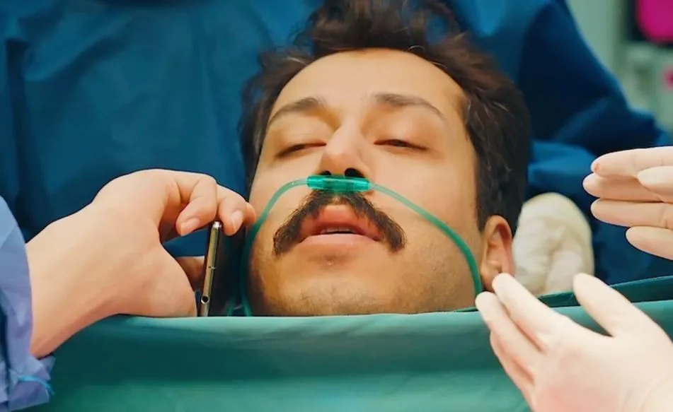 بهرام افشاری به اتاق عمل رفت! + فیلم