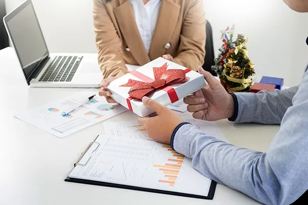 چگونه کارمندان را تشویق کنیم؟