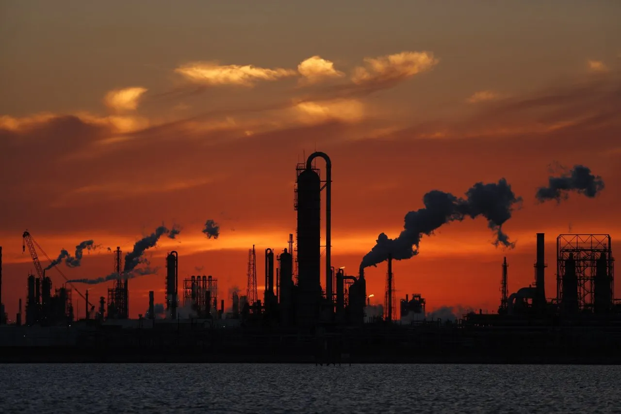 Hedge Funds Are Betting Big on Oil